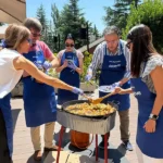 Equipo participando en un masterchef de paellas organizado por Bakea Eventos